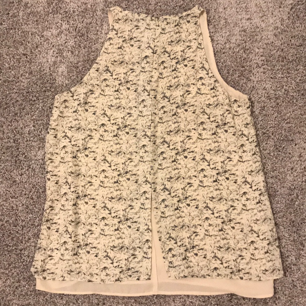 Beautiful basic top x-small. - Picture 2 of 5